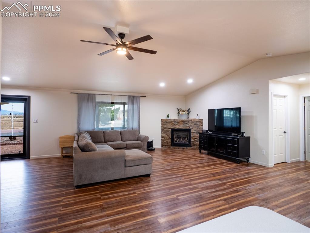 Image 8 of 30: Living Room