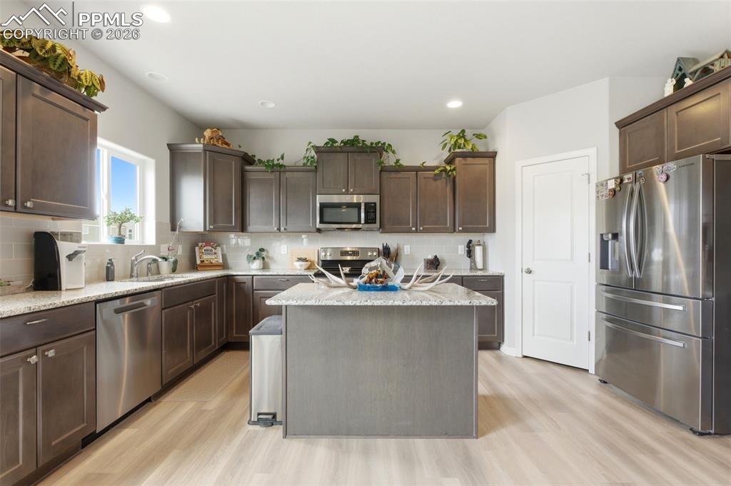 Image 11 of 47: Kitchen