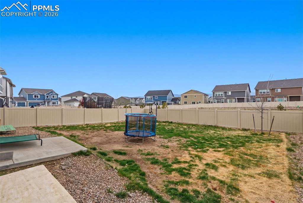 Image 37 of 47: Yard