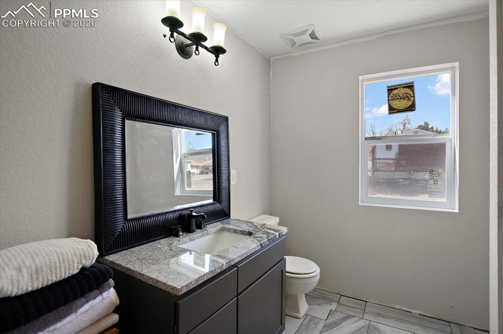 Image 13 of 32: Bathroom