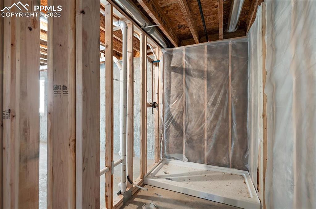 Image 20 of 32: Bathroom