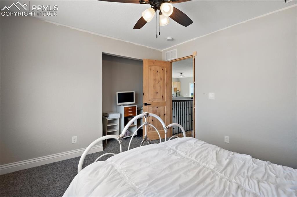 Image 23 of 32: Bedroom