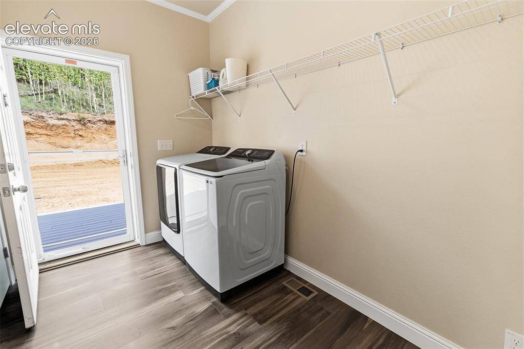 Image 17 of 30: Main Level Laundry