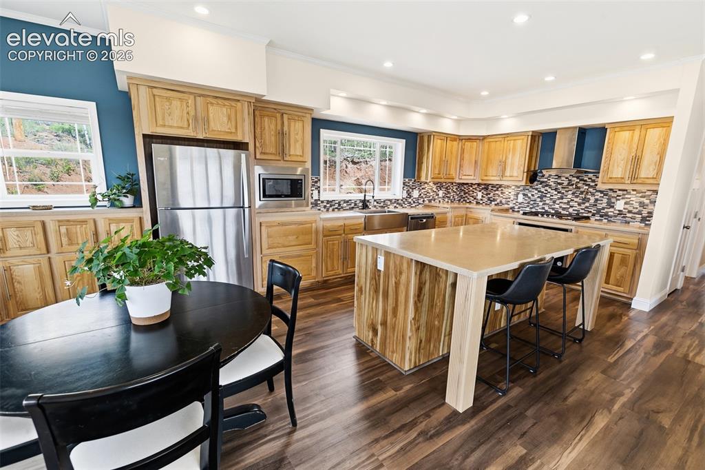 Image 8 of 30: Kitchen & Dining