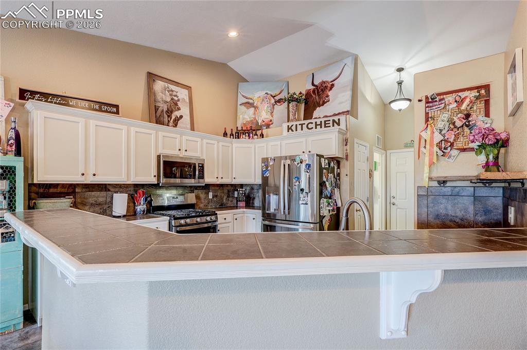 Image 11 of 50: Kitchen