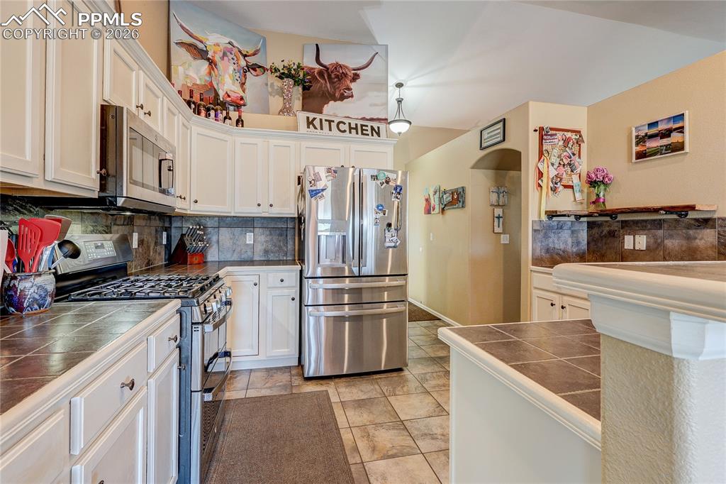 Image 12 of 50: Kitchen