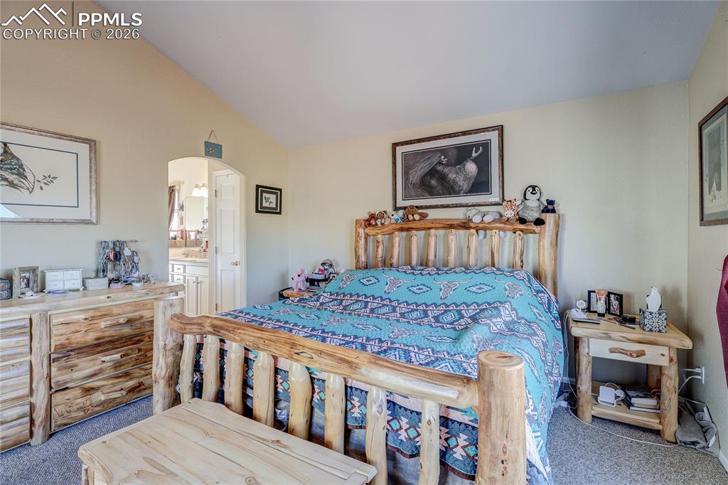 Image 18 of 50: Bedroom