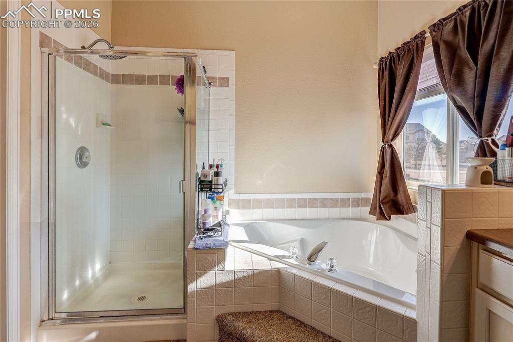 Image 20 of 50: Bathroom