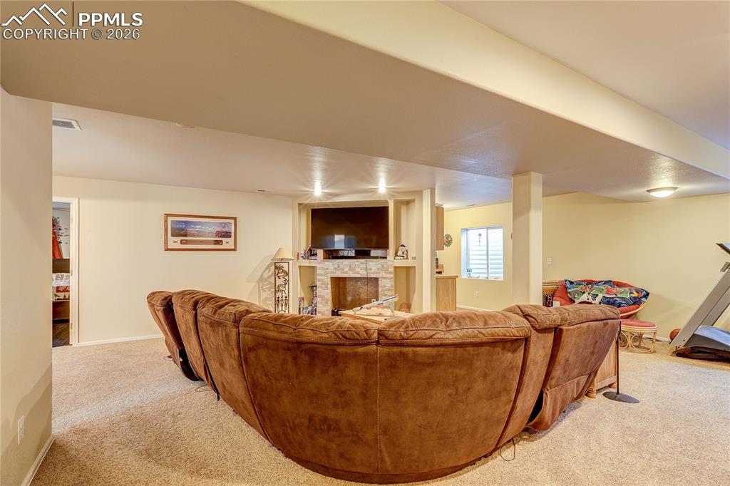 Image 27 of 50: Living Room