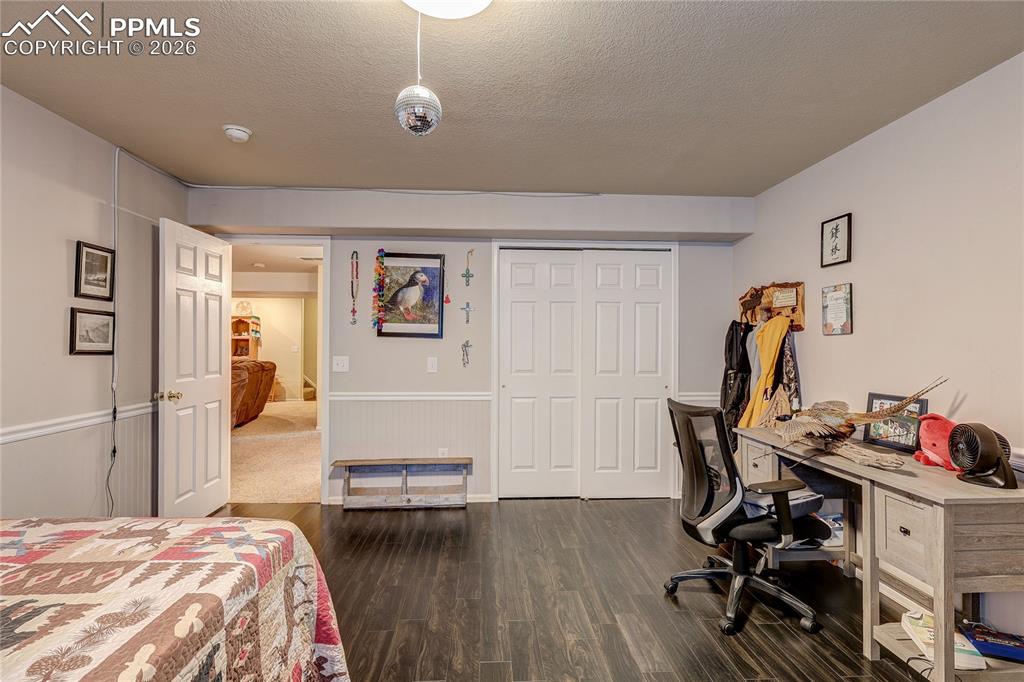 Image 28 of 50: Bedroom