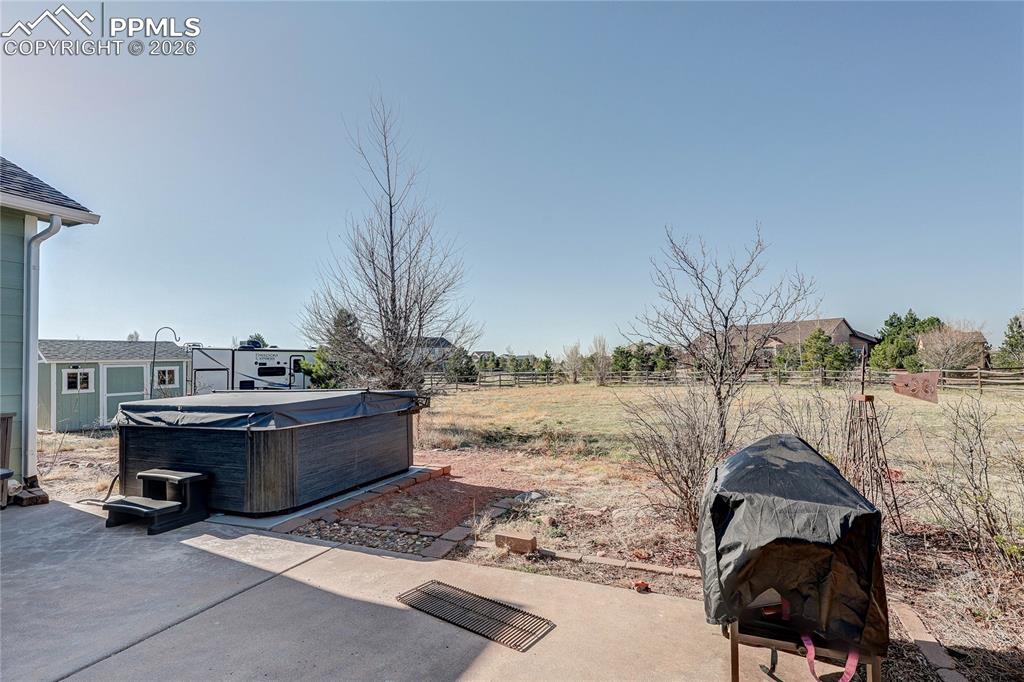 Image 34 of 50: Patio