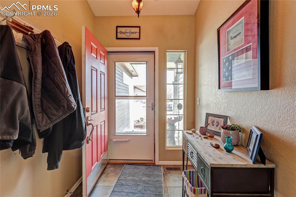 Image 6 of 50: Entry