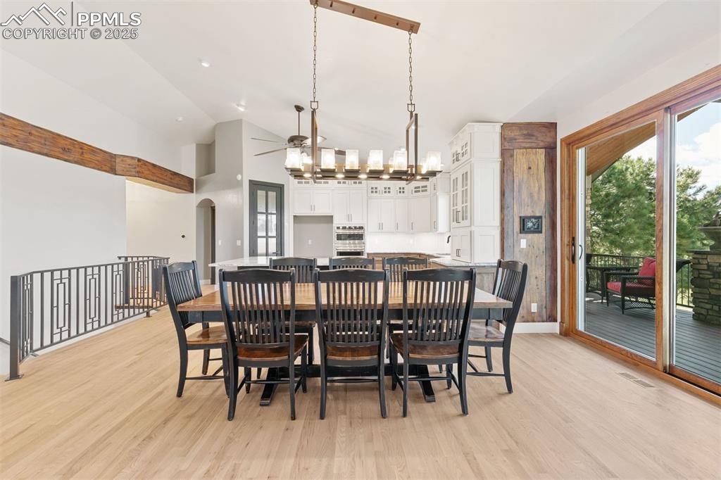 Image 17 of 50: Bright and open Floorplan