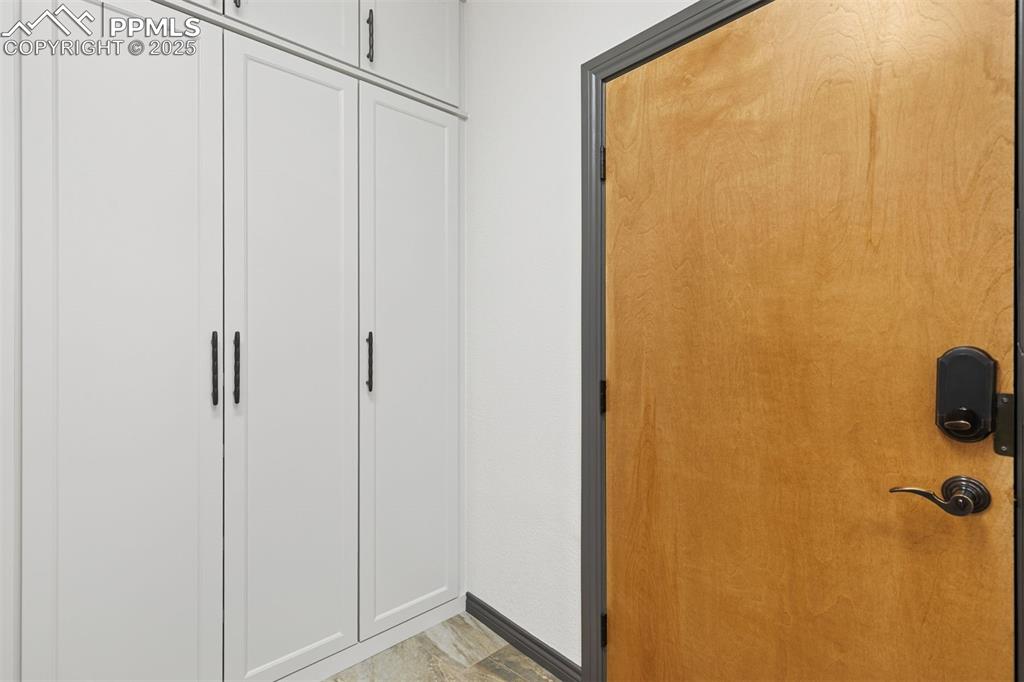 Image 35 of 50: Custom cabinetry