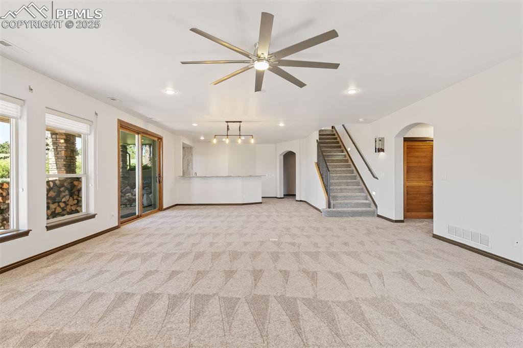 Image 40 of 50: Plenty of space for entertaining