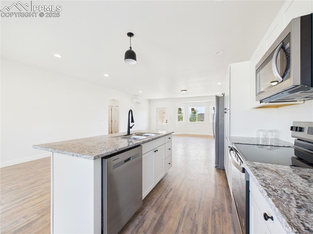 Image 19 of 37: Kitchen