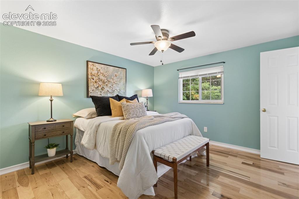 Image 15 of 26: Bedroom