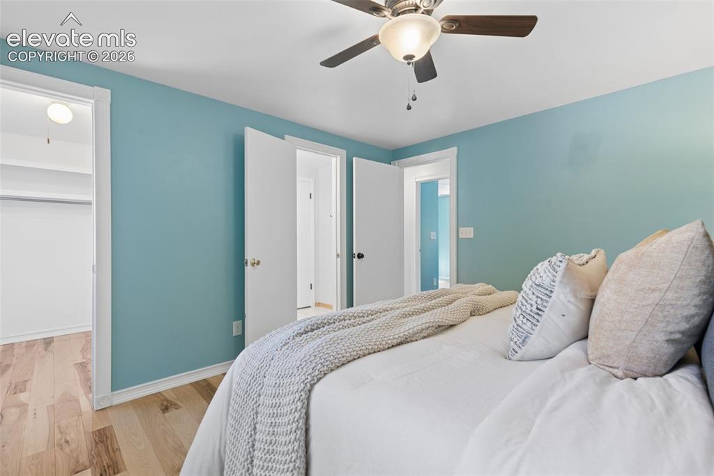 Image 16 of 26: Bedroom