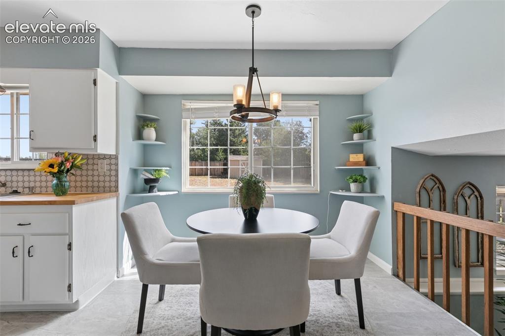 Image 5 of 26: Dining Area