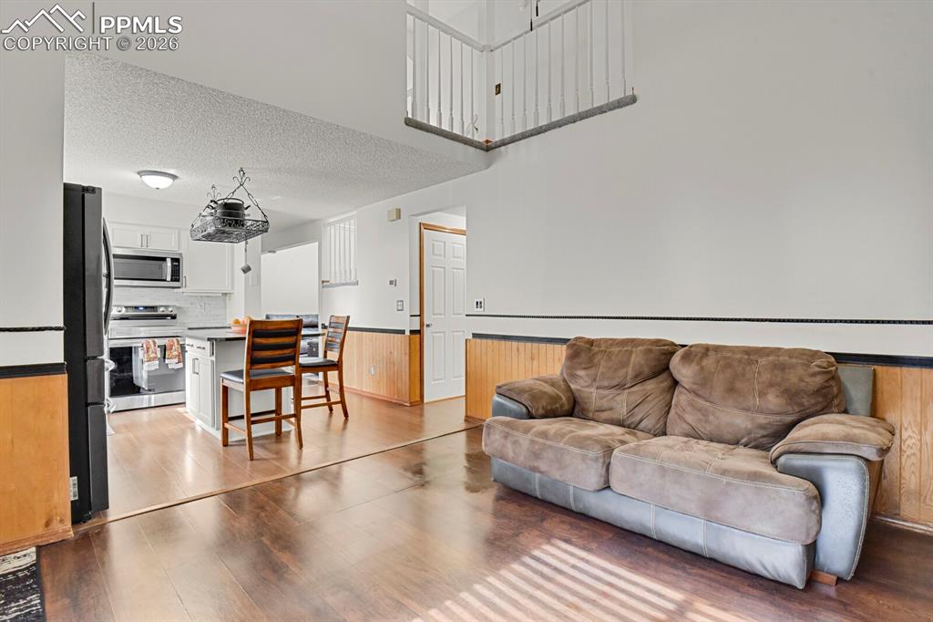 Image 13 of 25: Living Room