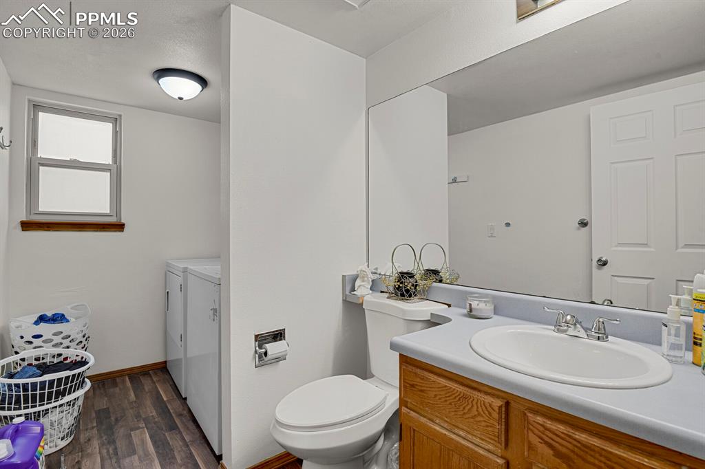 Image 14 of 25: Bathroom