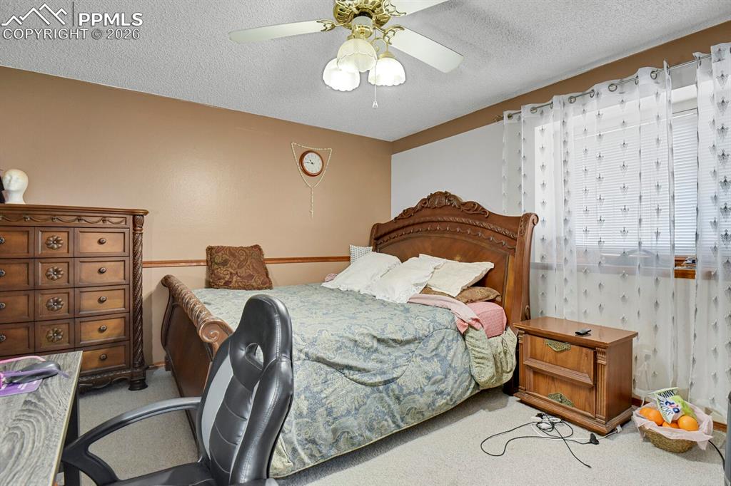 Image 15 of 25: Bedroom