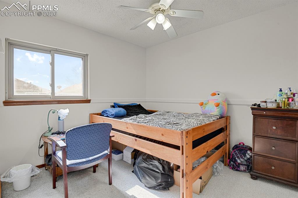 Image 18 of 25: Bedroom