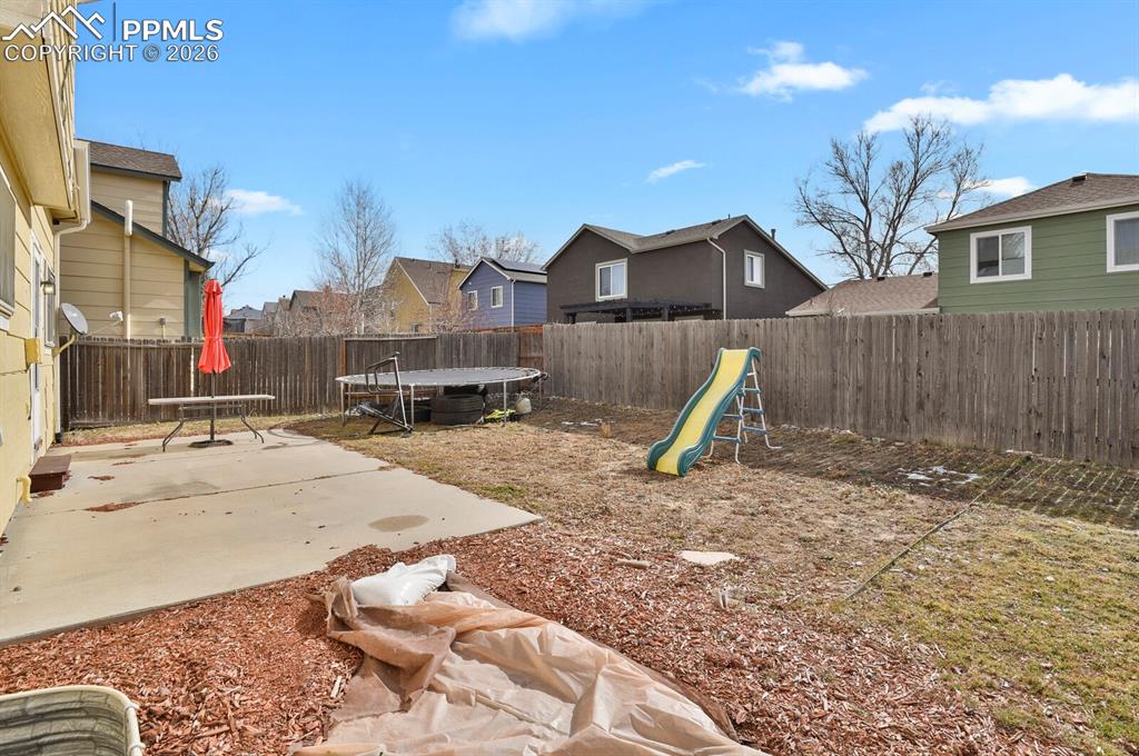 Image 25 of 25: Yard