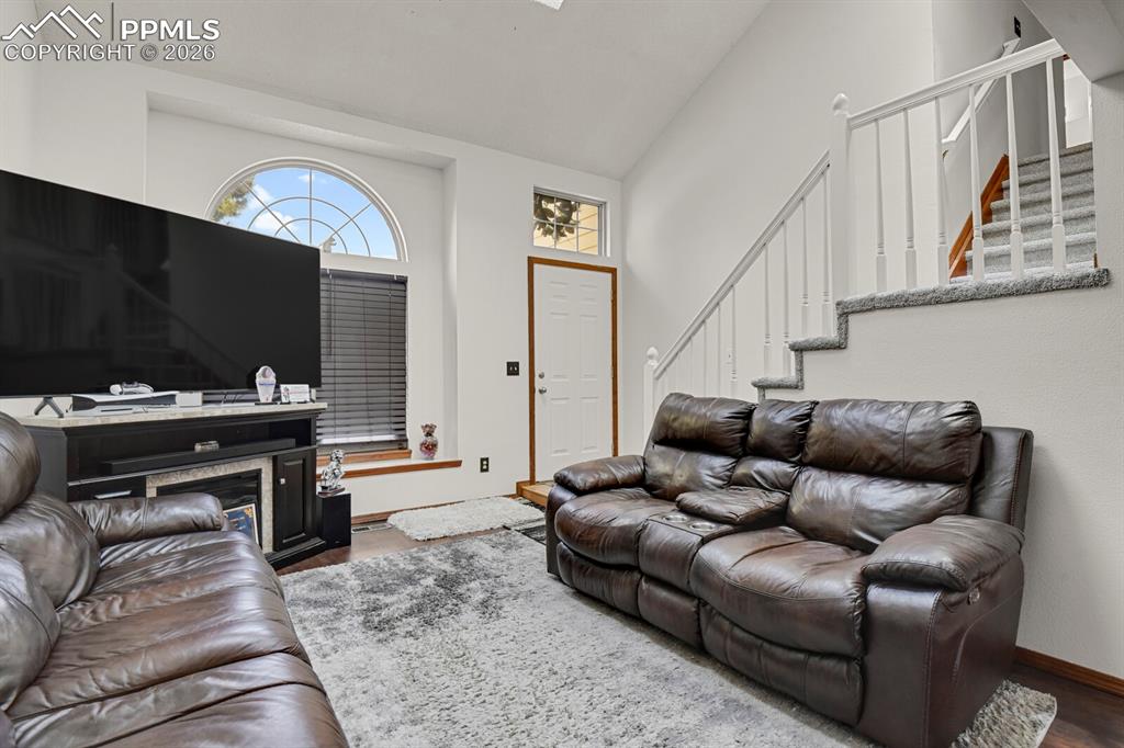 Image 4 of 25: Living Room