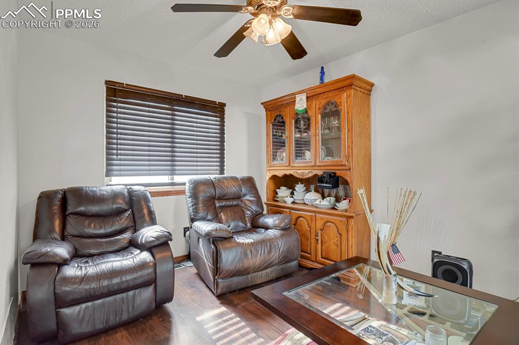 Image 6 of 25: Sitting Room