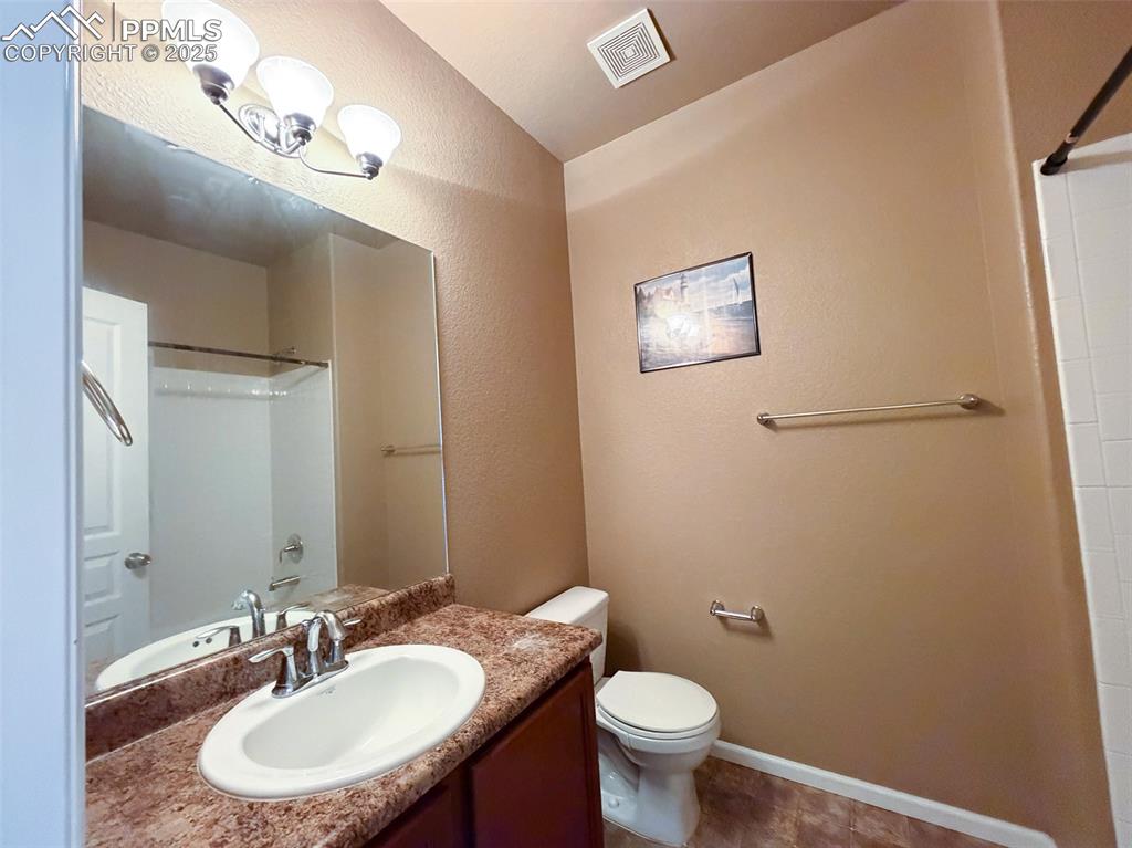 Image 18 of 22: Upper level secondary bathroom