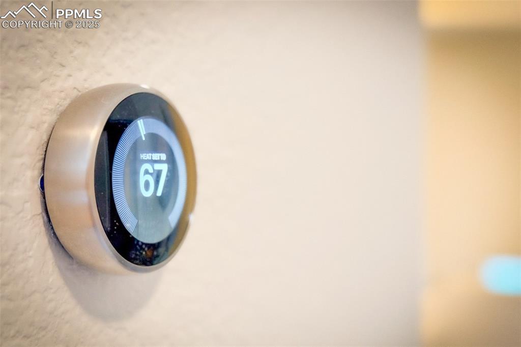 Image 20 of 22: Nest Thermostat