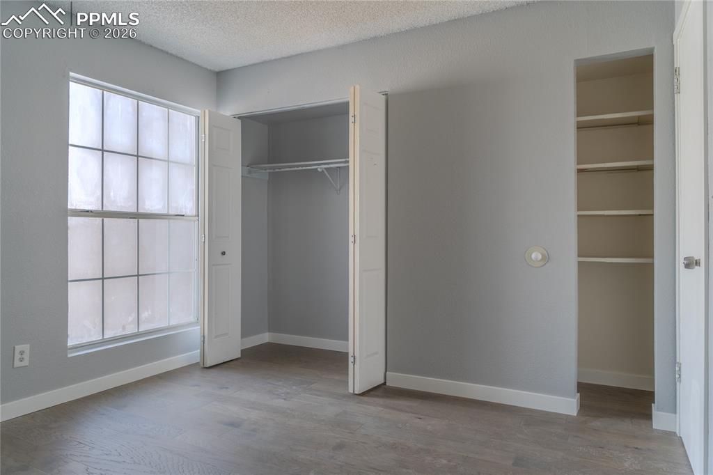 Image 10 of 13: Bedroom