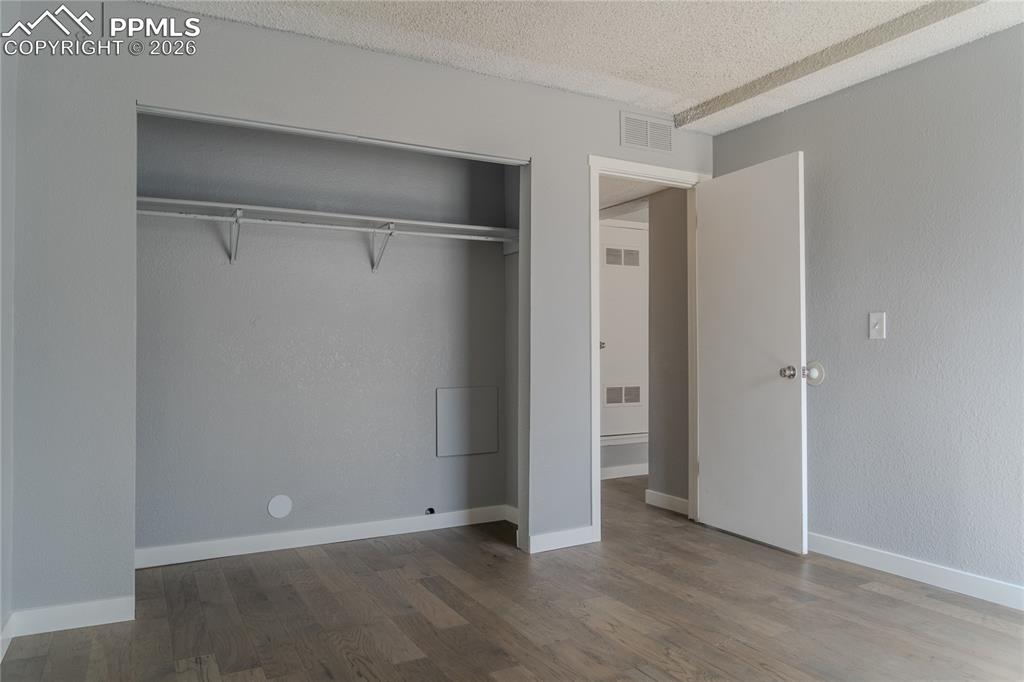 Image 8 of 13: Bedroom