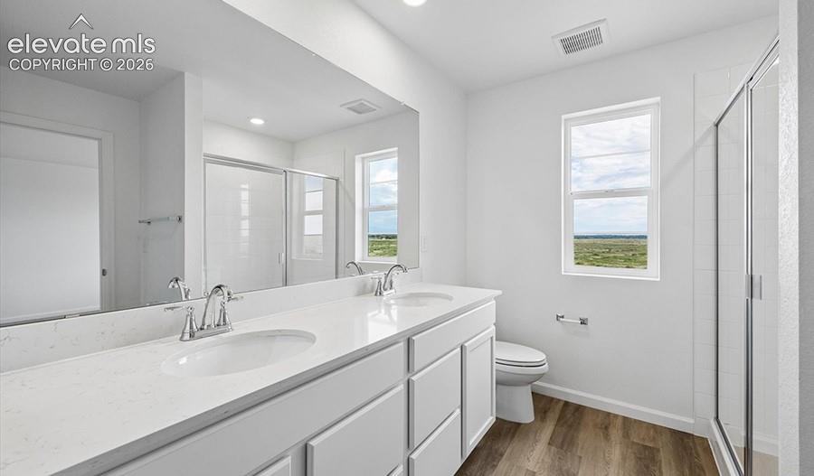Image 17 of 21: Bathroom