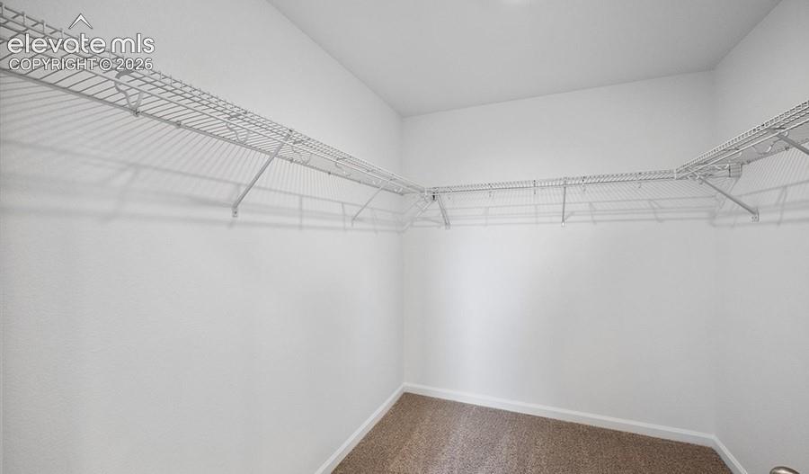 Image 18 of 21: Closet