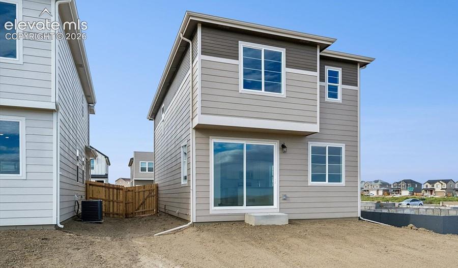 Image 19 of 21: Back of Structure