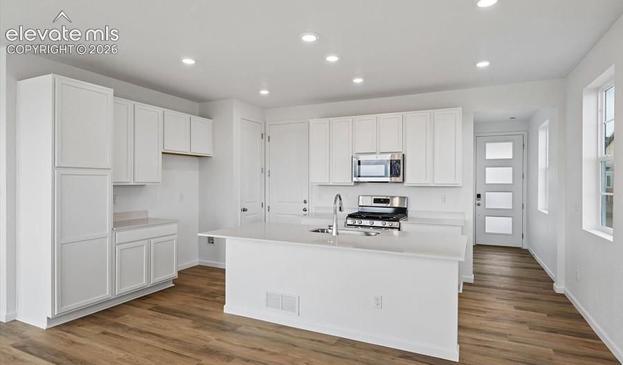 Image 3 of 21: Kitchen