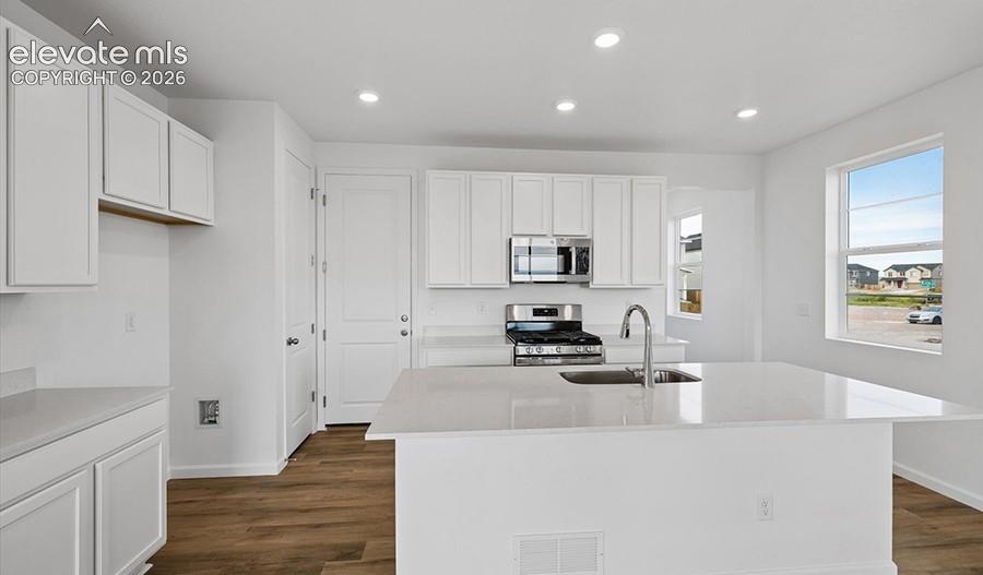 Image 5 of 21: Kitchen