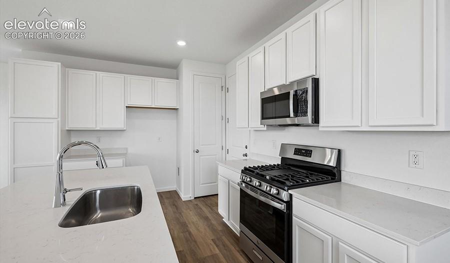 Image 6 of 21: Kitchen