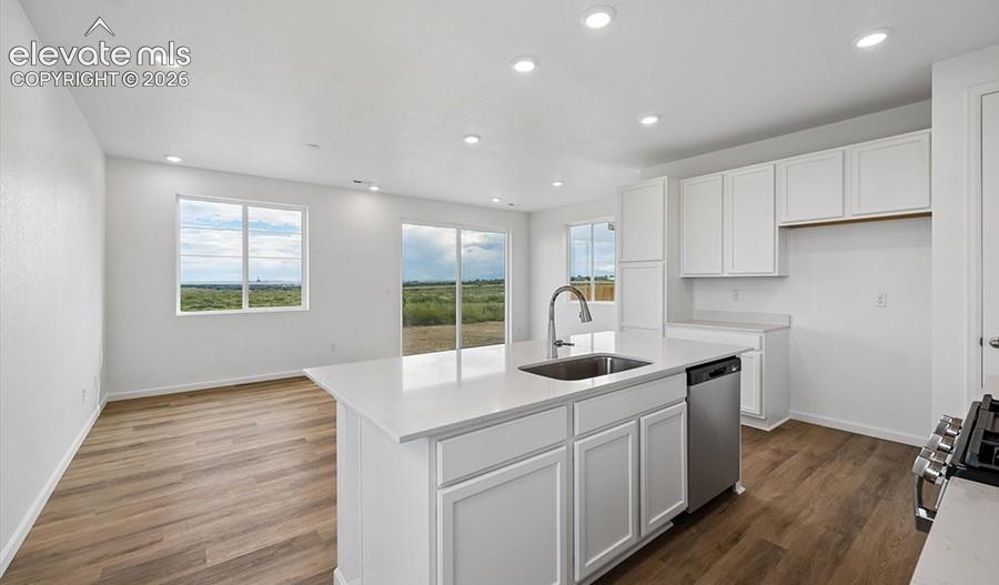 Image 7 of 21: Kitchen