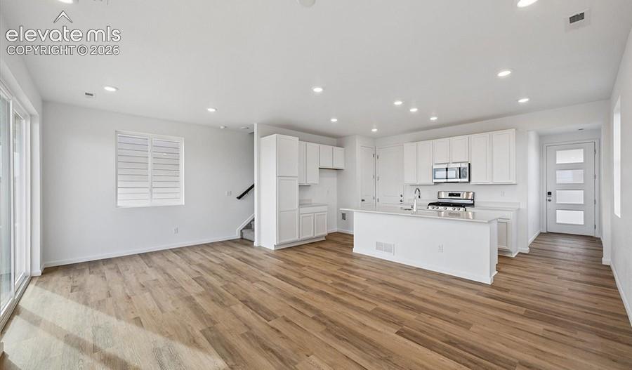 Image 9 of 21: Kitchen