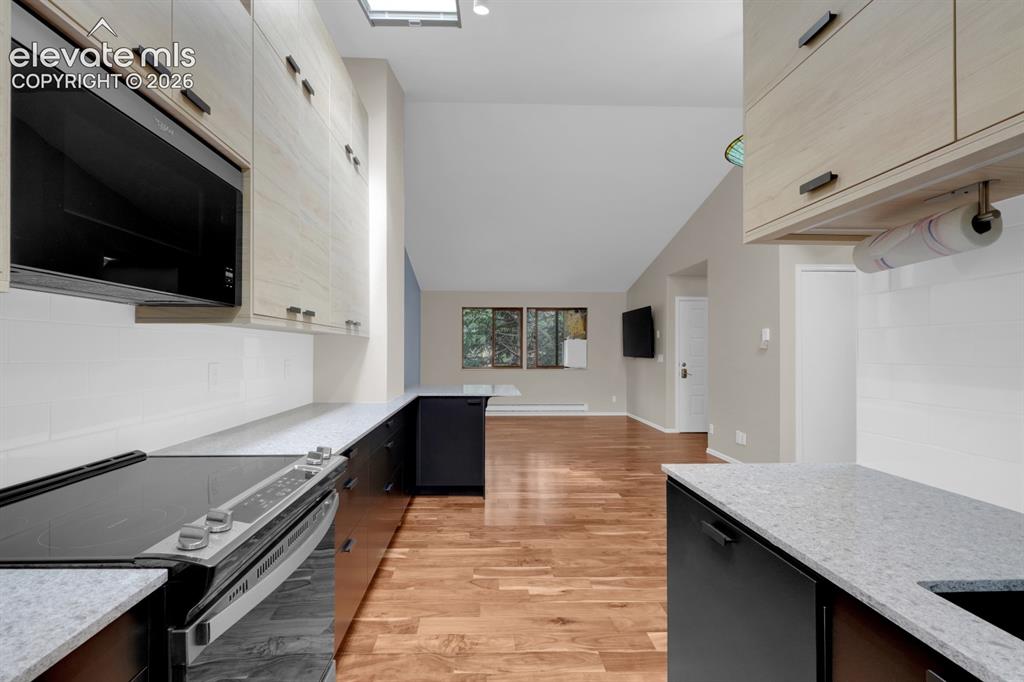 Image 12 of 32: Kitchen 