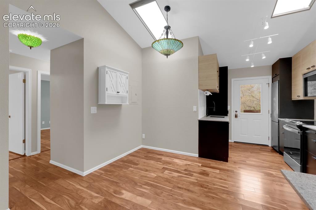 Image 13 of 32: Vaulted ceiling with skylights