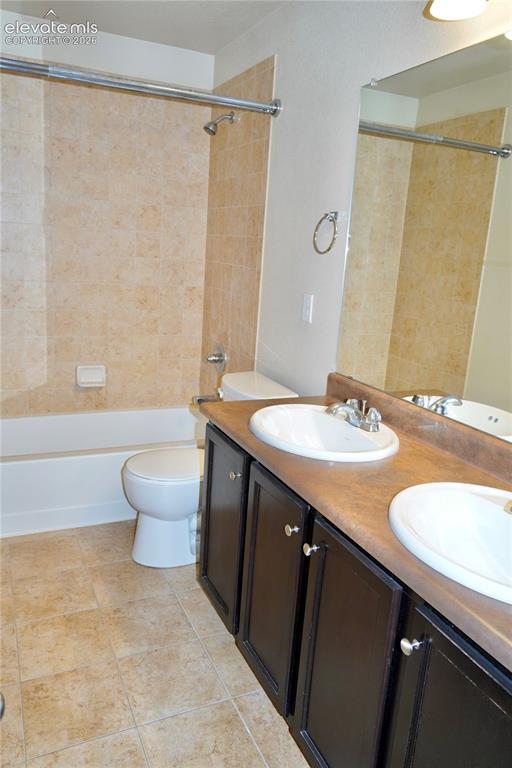 Image 11 of 20: Bathroom