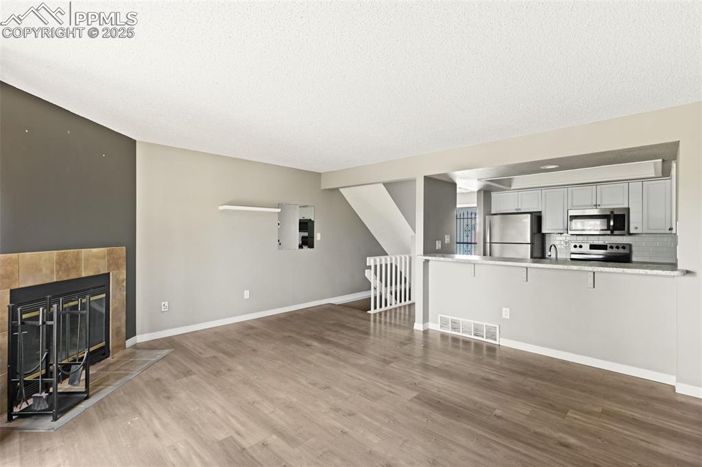 Image 5 of 33: Living Room