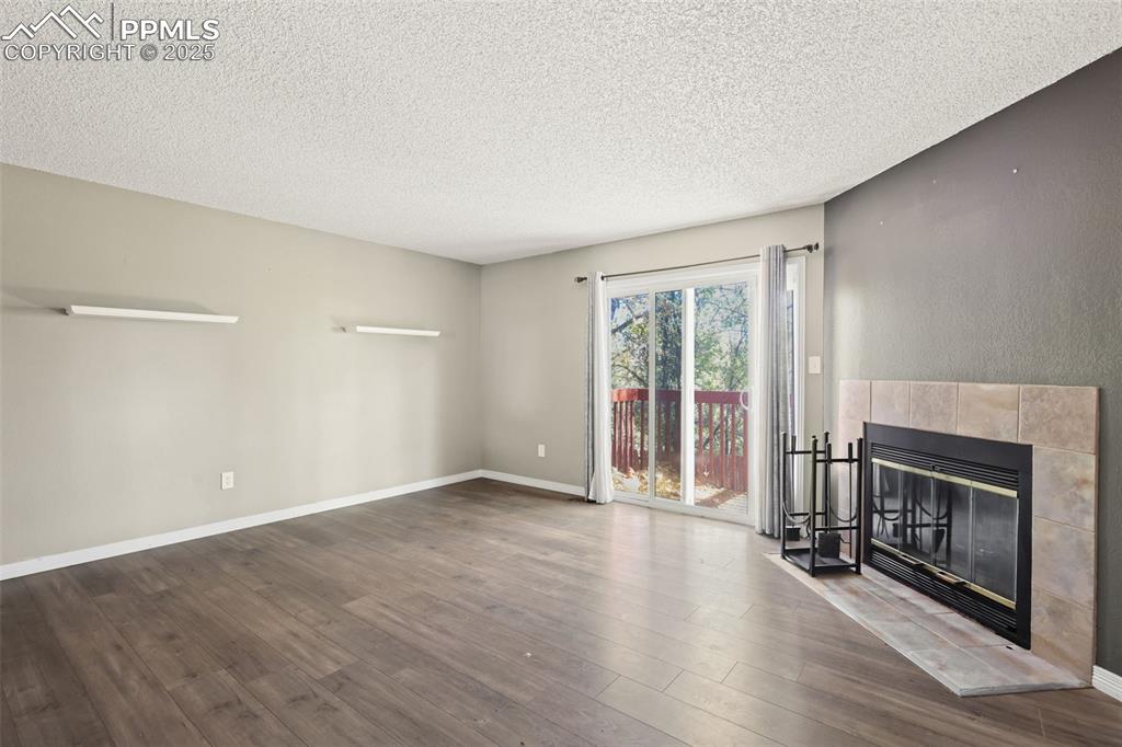 Image 6 of 33: Living Room