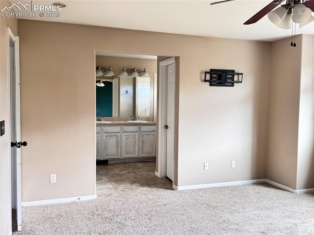 Image 15 of 23: Bedroom
