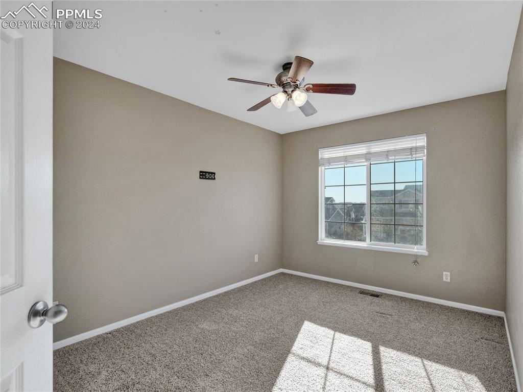 Image 20 of 23: Upper bedroom (3)