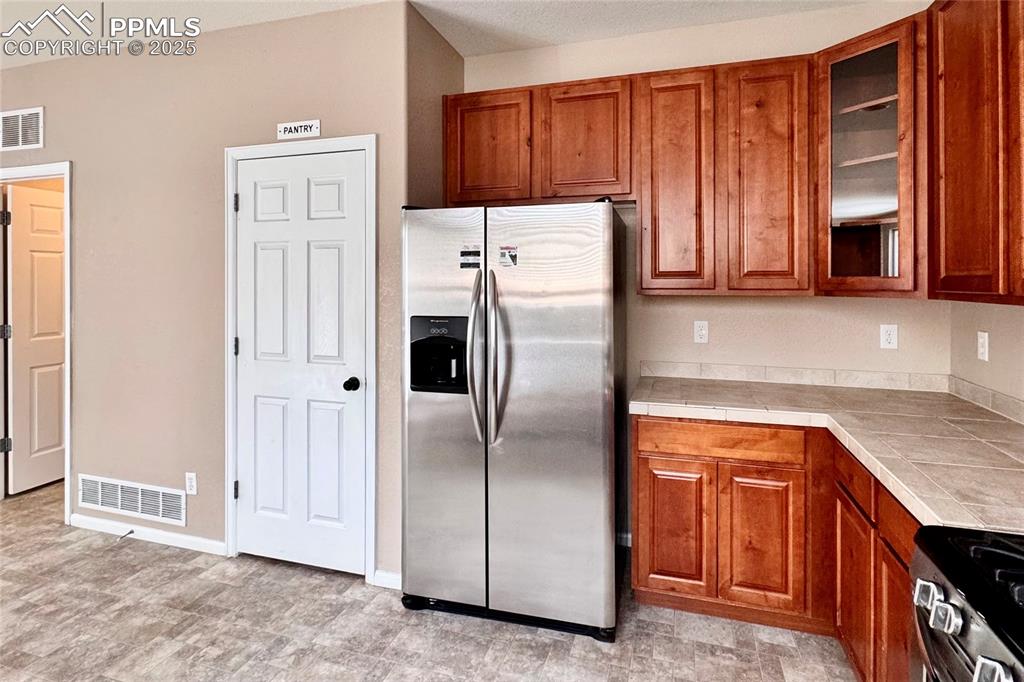 Image 8 of 23: Kitchen